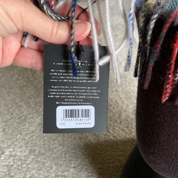 NWT. Gretna Green Scarf. 💯 Lambswool. Soft and gorgeous - Picture 2 of 6